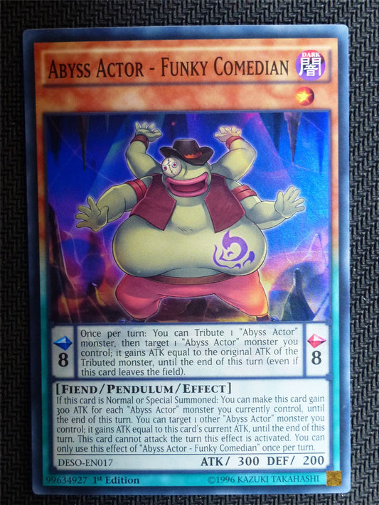 Abyss Actor Funky Comedian - DESO - Super Rare - Yugioh Card # 1I83