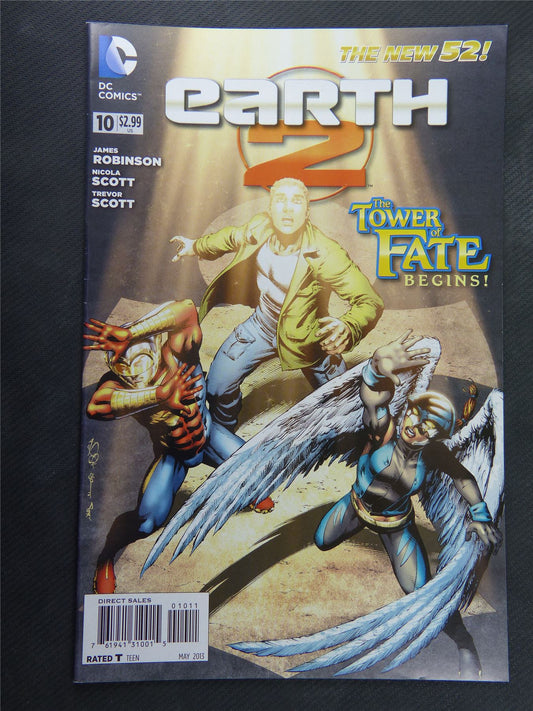 EARTH 2 #10 - DC Comic #17E