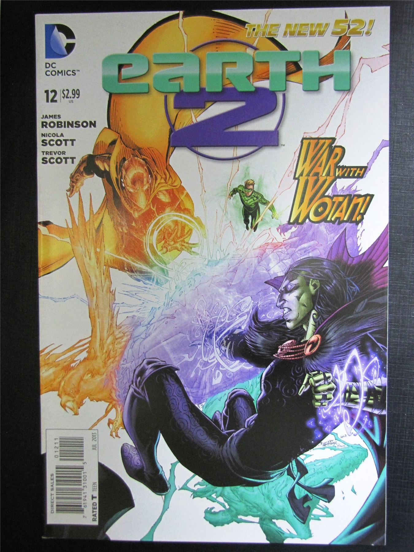 EARTH 2 #12 - DC Comic # 1J41