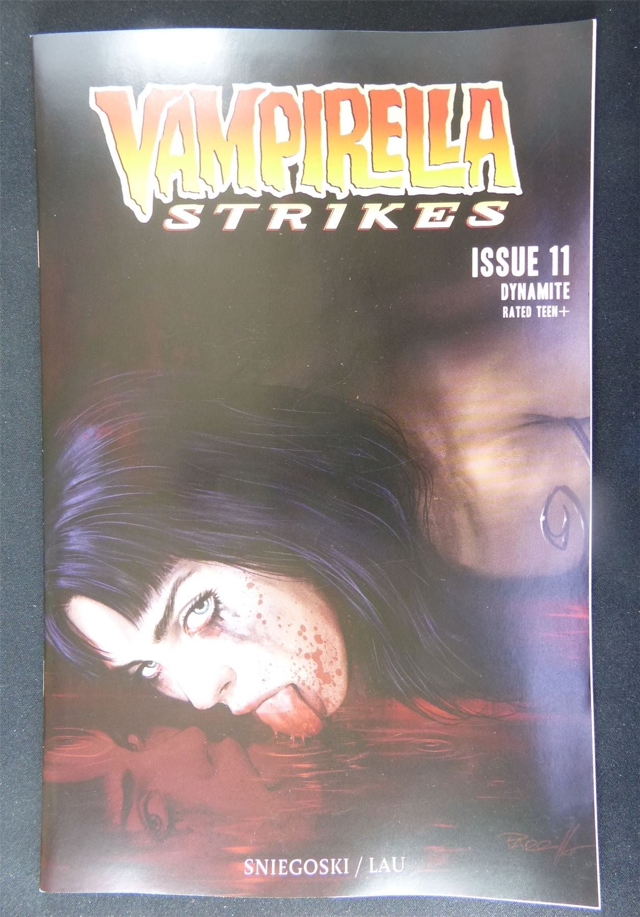 VAMPIRELLA Strikes #11 Cvr A - Mar 2023 - Dynamite Comic #QL