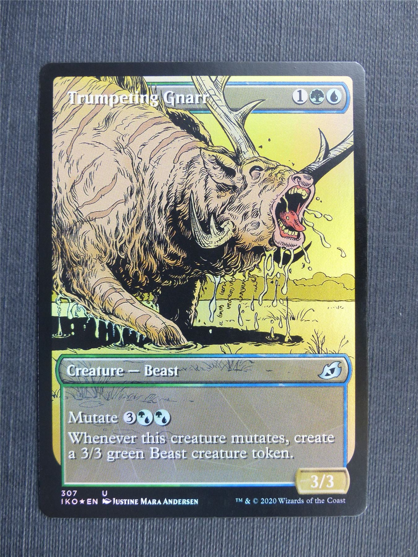 Trumpeting Gnarr Showcase Foil - IKO - Mtg Card