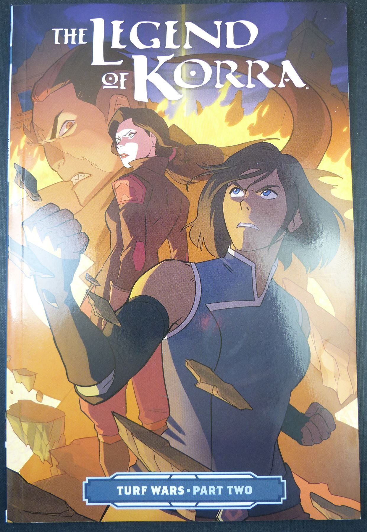 The LEGEND of Korra: Turf War part two - Dark Horse Graphic Softback #7AA